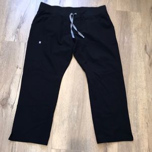 Gently worn black figs kade scrub pants short